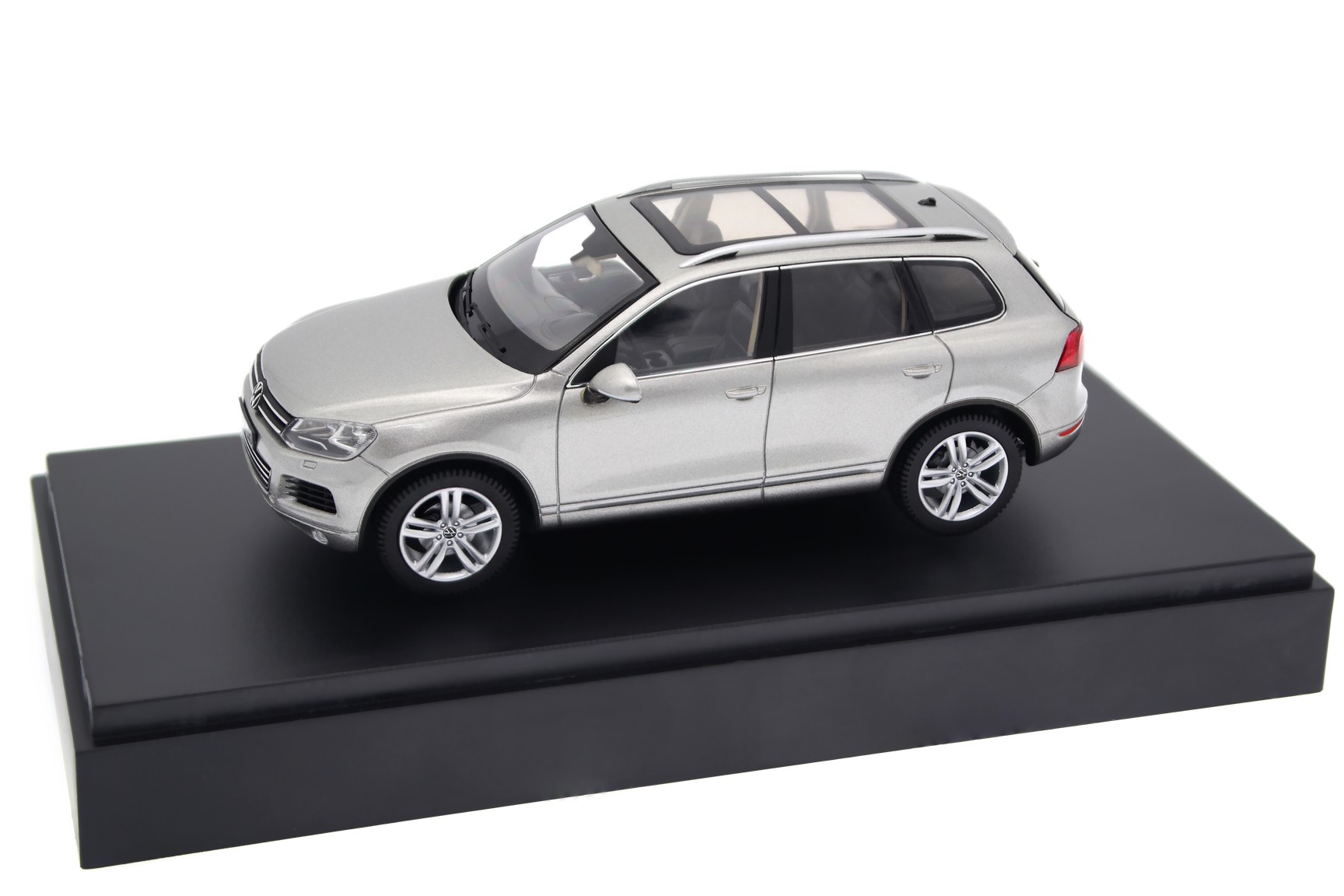 Колекційна масштабна модель VW Touareg від Schuco