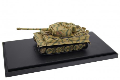 Dragon Armor Pz.Kpfw. VI Ausf. E Tiger I Mid Production Zimmerit s.Pz.Abt. 501 Eastern Front 1944 - Two-Tone Camouflage