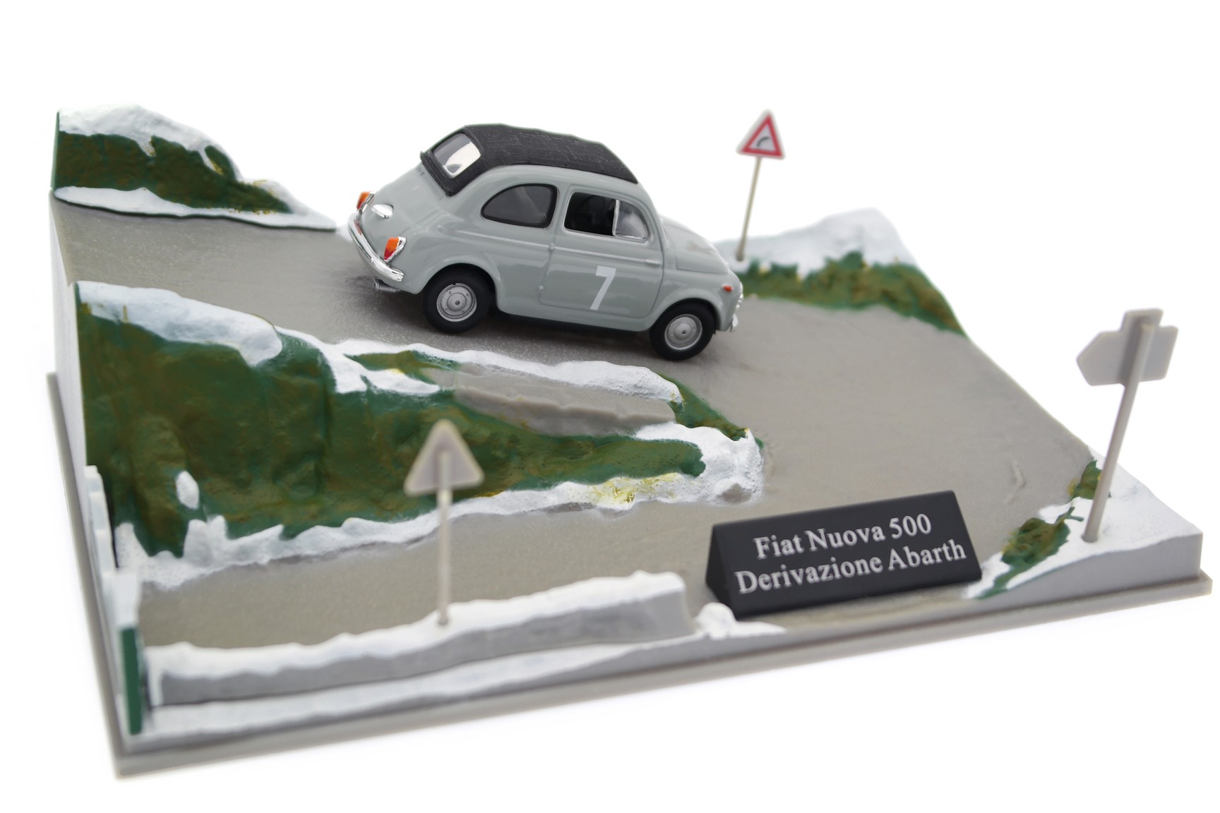 Fiat Nuova 500 Derivazione Abarth 模型 A collectible scale model 1/43 Fiat Nuova 500 Abarth from Altaya