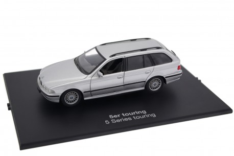 1/43 Schuco 80420020855 BMW 5 Series Touring E39 1998 - Titanium Silver Metallic