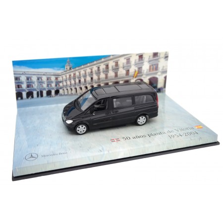 1/43 Minichamps DC1537 Mercedes-Benz Viano Ambiente 2.2 CDI W639 2003 - Obsidian Black Metallic