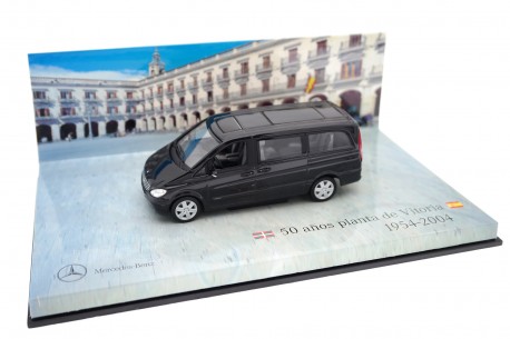 1/43 Minichamps DC1537 Mercedes-Benz Viano Ambiente 2.2 CDI W639 2003 - Obsidian Black Metallic