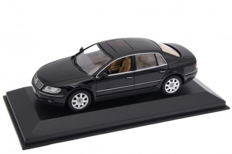 1/43 Minichamps 820902109 Volkswagen Phaeton W12 3D GP0 2002 - Ebony Black