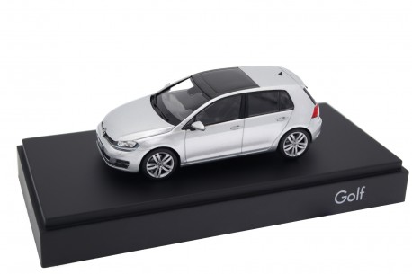1/43 Herpa 5G4099300LNL Volkswagen Golf VII Highline 5-door AU 5G 2012 - Reflex Silver Metallic