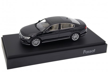 1/43 Herpa 3G5099300C9X Volkswagen Passat B8 Highline Limousine 2015 - Deep Black Pearl Effect