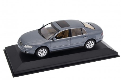 1/43 Minichamps 3D0099300GPR7Q Volkswagen Phaeton W12 3D GP1 2007 - Metropolis Grey Metallic