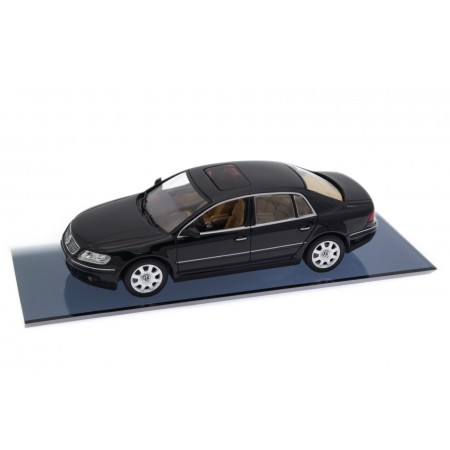 1/43 Minichamps 820902109-XMAS Volkswagen Phaeton W12 3D GP0 2002 - Ebony Black, Weihnachten 2002
