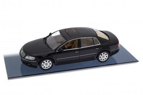 1/43 Minichamps 820902109-XMAS Volkswagen Phaeton W12 3D GP0 2002 - Ebony Black, Weihnachten 2002