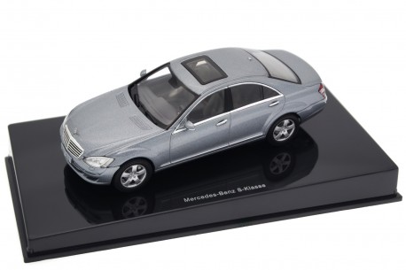 1/43 AUTOart B66962221 Mercedes-Benz S-Class W221 2005 - Andorite Grey Metallic