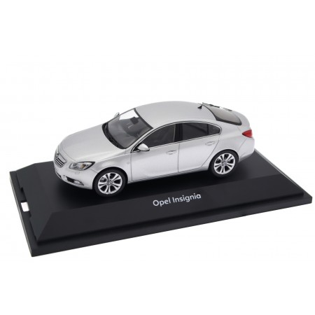 1/43 Schuco 1026020 Opel Insignia A Hatchback Cosmo 2.0 Turbo 2008 - Argon Silver Metallic
