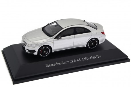 1/43 Spark B66960368 Mercedes-Benz CLA 45 AMG 4MATIC C117 2014 - Designo Polar Silver Magno Metallic