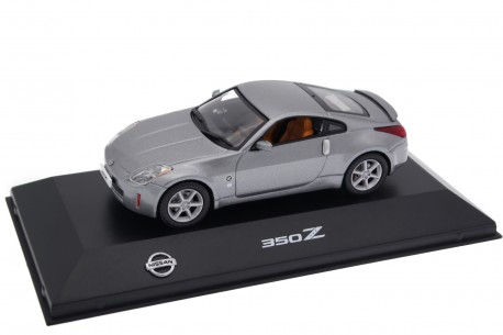 1/43 J-Collection DC677 Nissan 350Z Coupe Z33 2002 - Chrome Silver Metallic