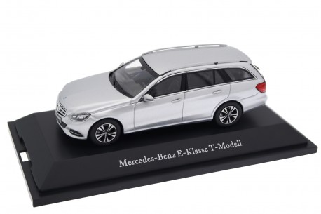 Колекційна масштабна модель 1/43 Kyosho Mercedes-Benz E-Class T-Modell Avantgarde S212 MOPF 2013 - Iridium Silver Metallic, B669
