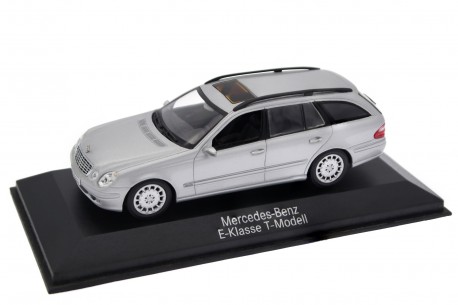 Minichamps Mercedes-Benz E-Class T-Modell Elegance S211 2003 - Obsidian Black Metallic