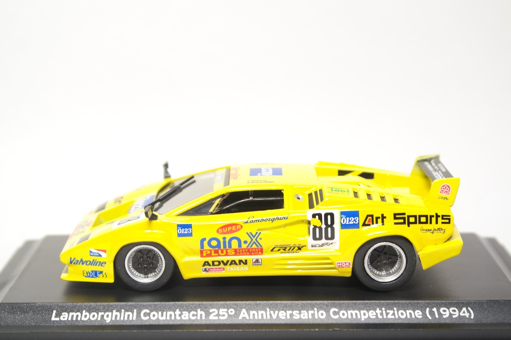 Lamborghini Countach 25th Anniversary Competition - Diecast Ukraine