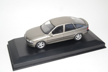 Schuco Opel Vectra B Hatchback 1995 - Champagne Mineral Effect