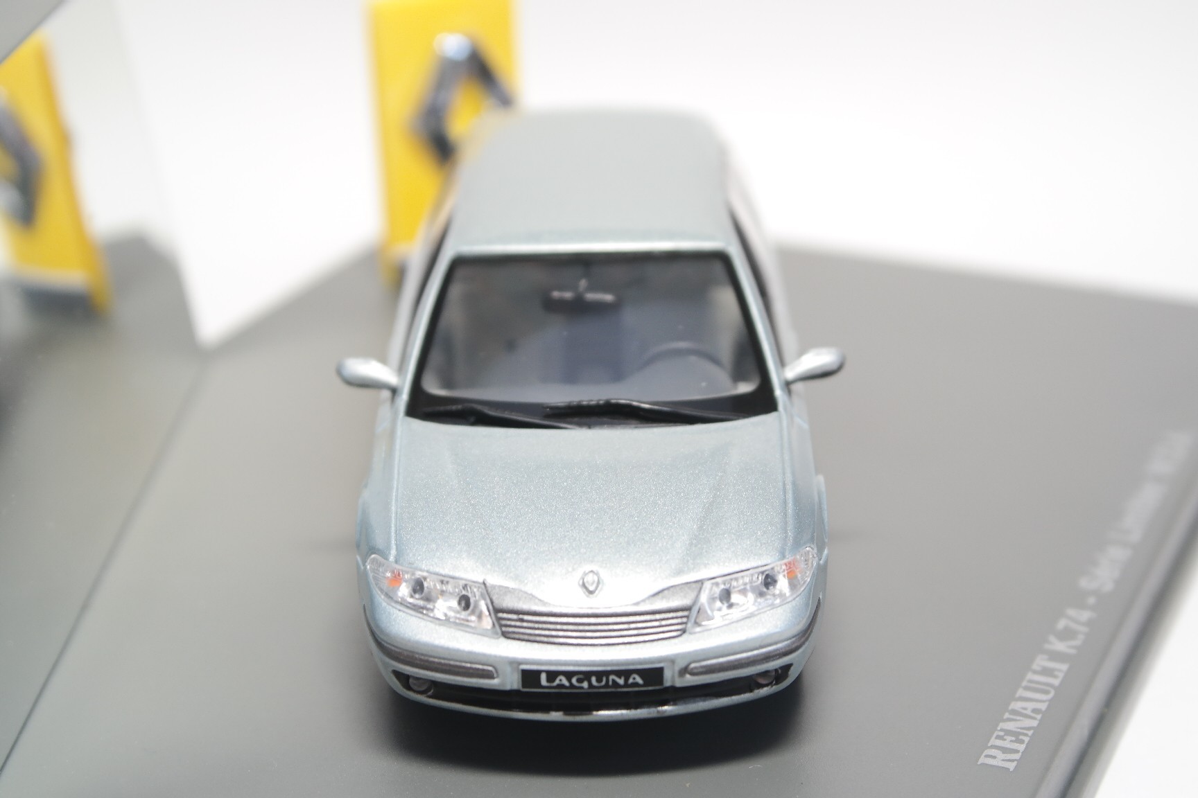 Miniature 1/43 - Renault Laguna Technocentre - Universal Hobbies (Série Limitée)