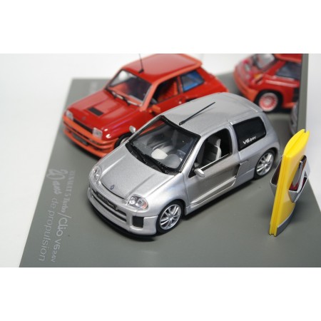 Universal Hobbies 20 ans de propulsion: Renault 5 Turbo 1 1981 + Renault Clio II Phase 1 V6 24V 1998 - Rouge + Gris