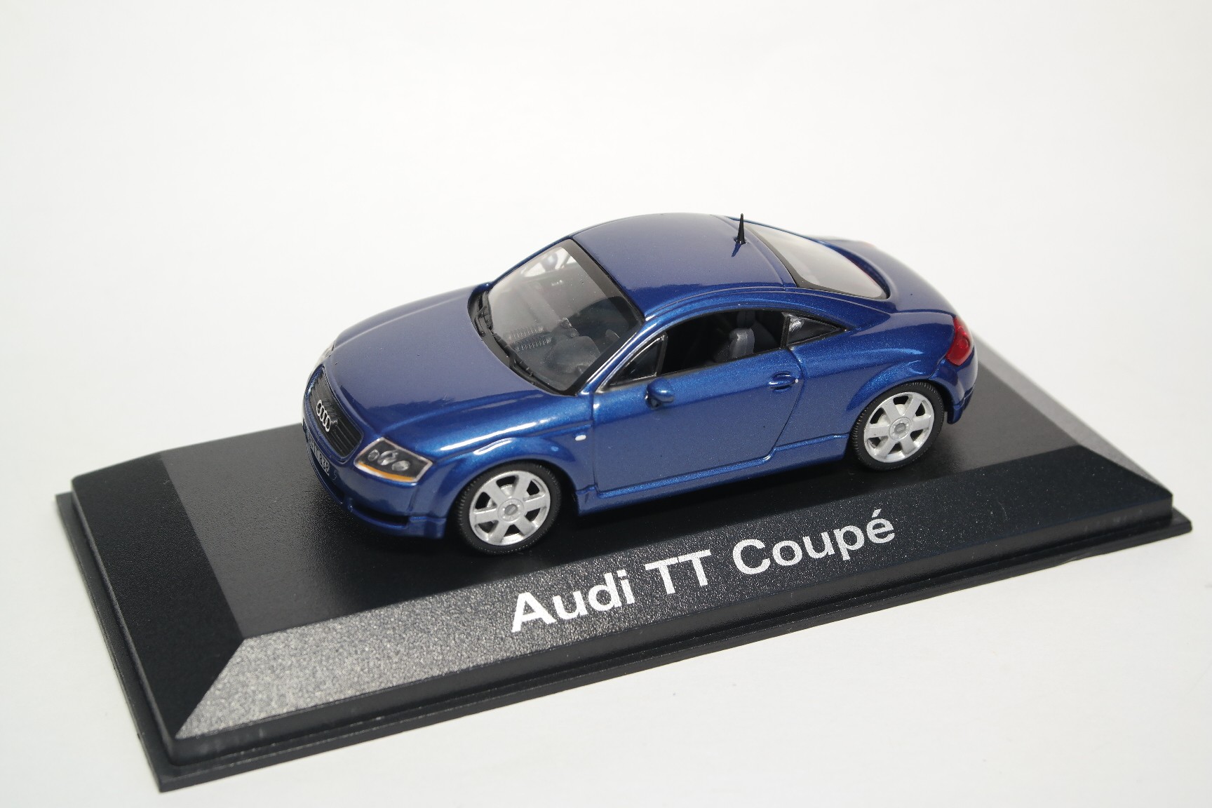 Audi TT Coupé quattro - Diecast Ukraine