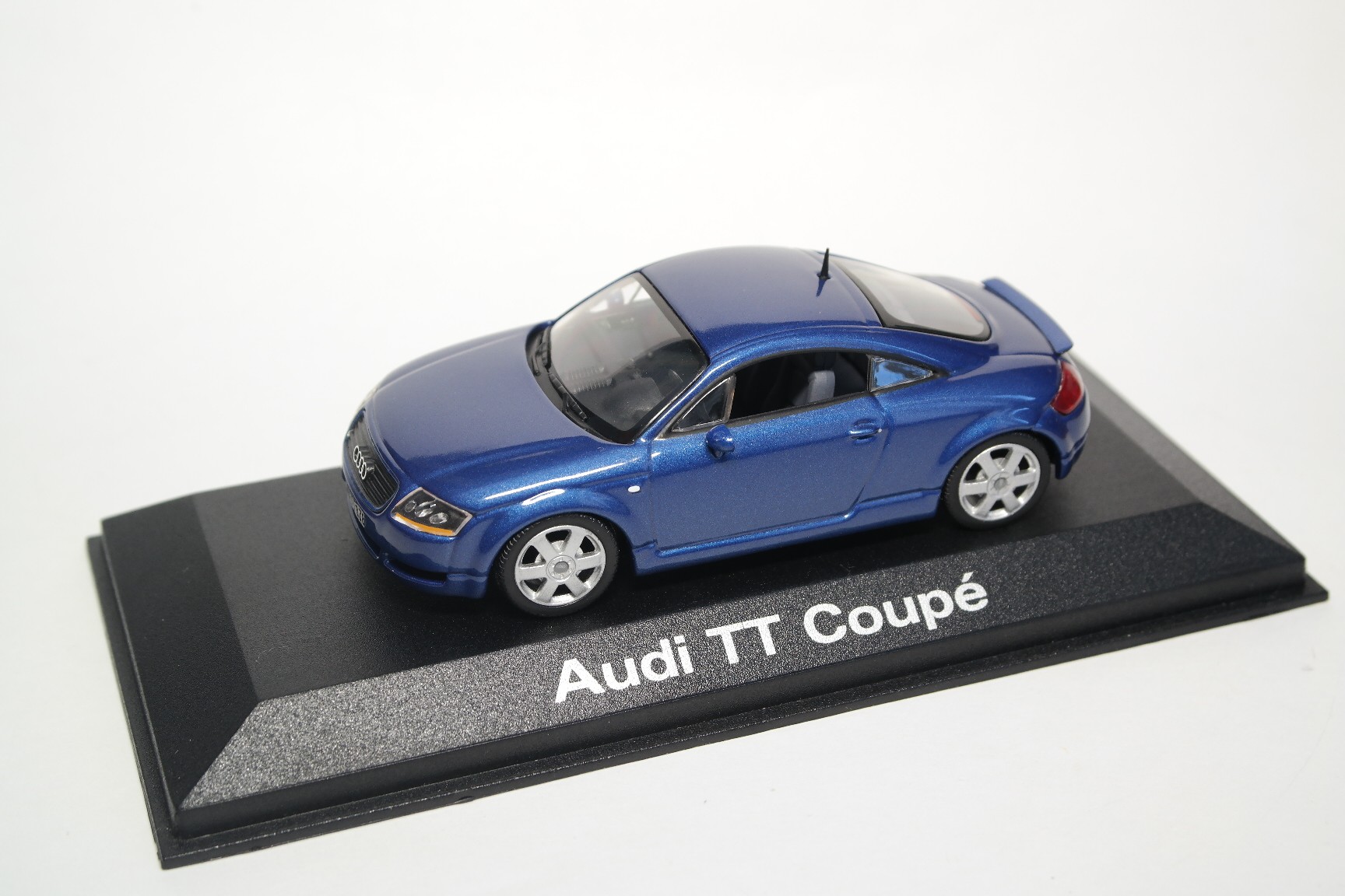audi-tt-coupe-quattro.jpg