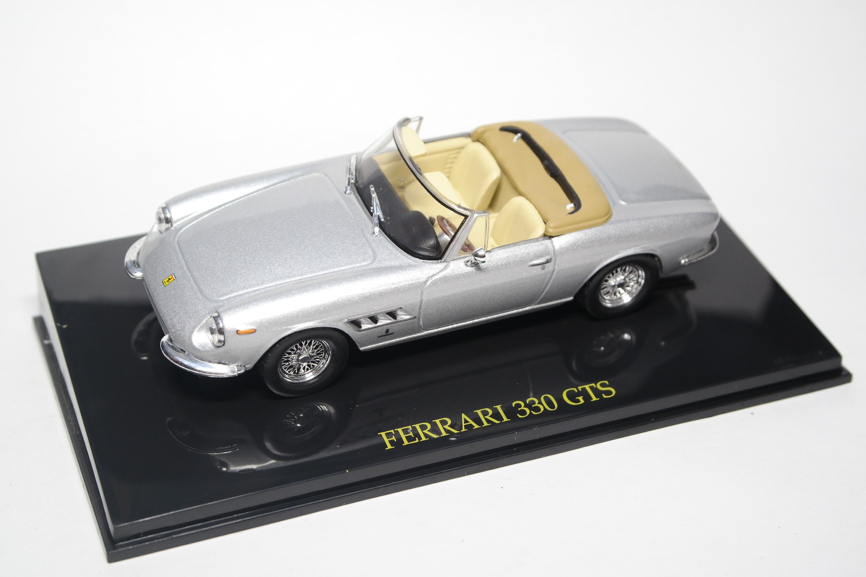 Ferrari 330 GTS - Diecast Ukraine
