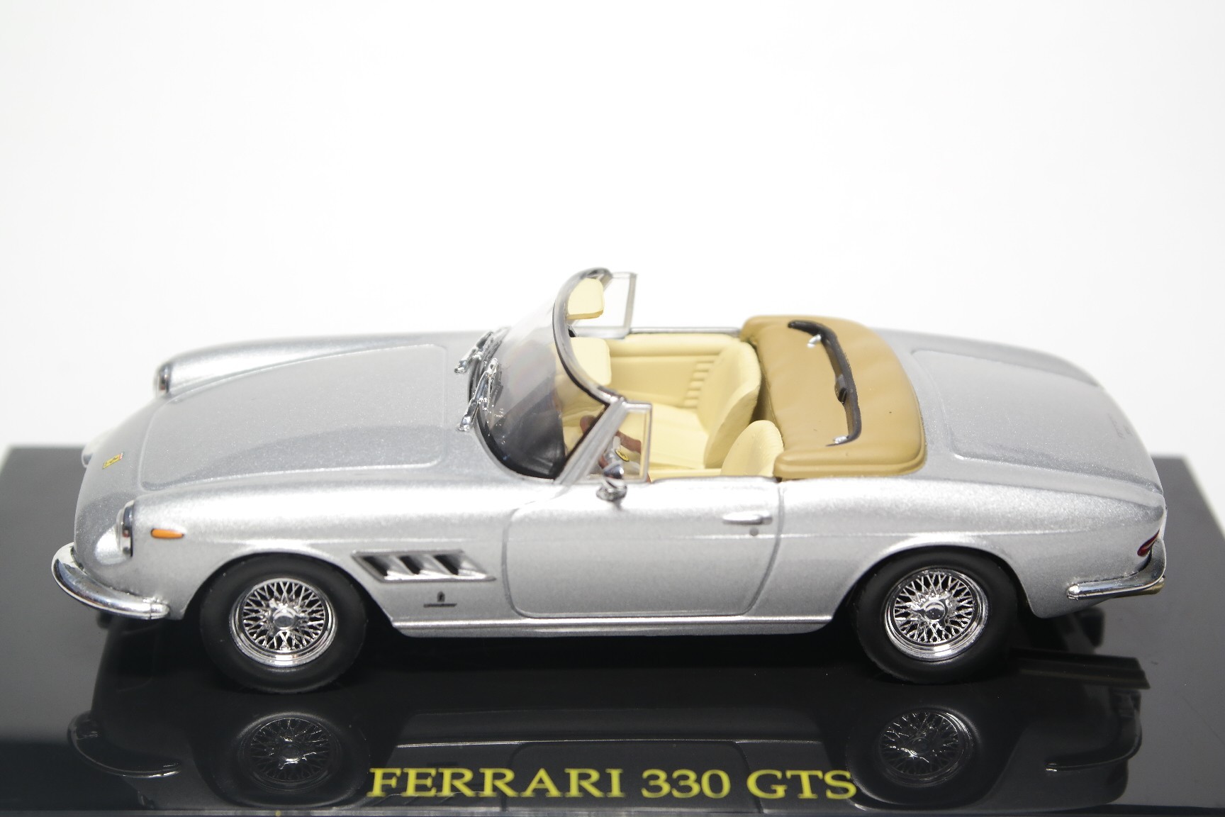 Ferrari 330 GTS - Diecast Ukraine