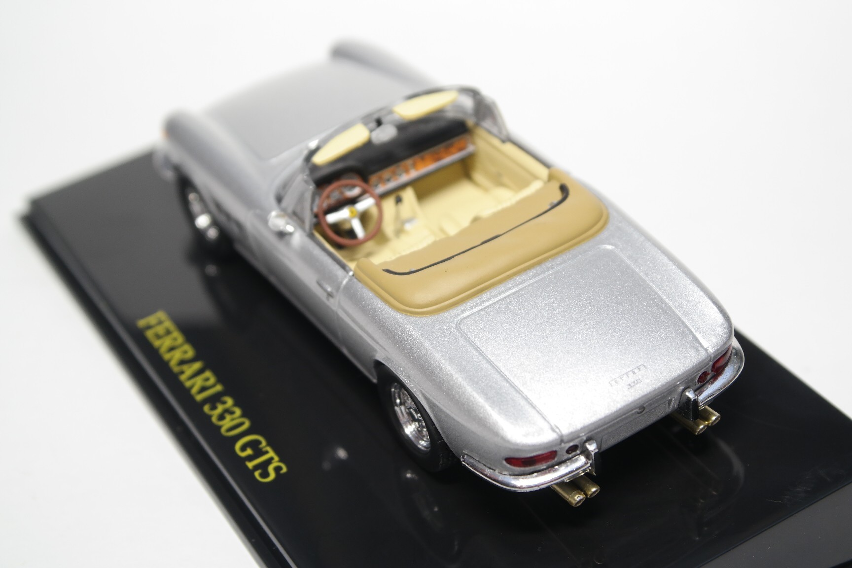 Ferrari 330 GTS - Diecast Ukraine