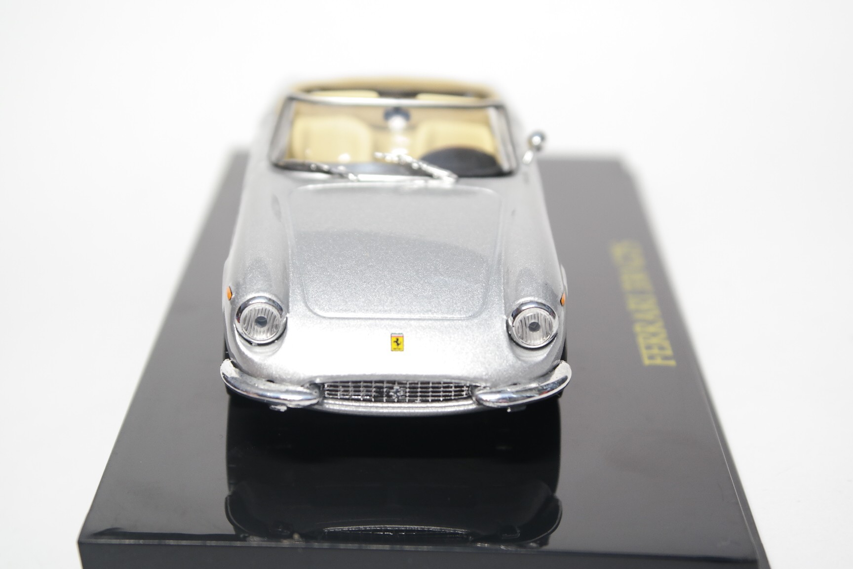 Ferrari 330 GTS - Diecast Ukraine