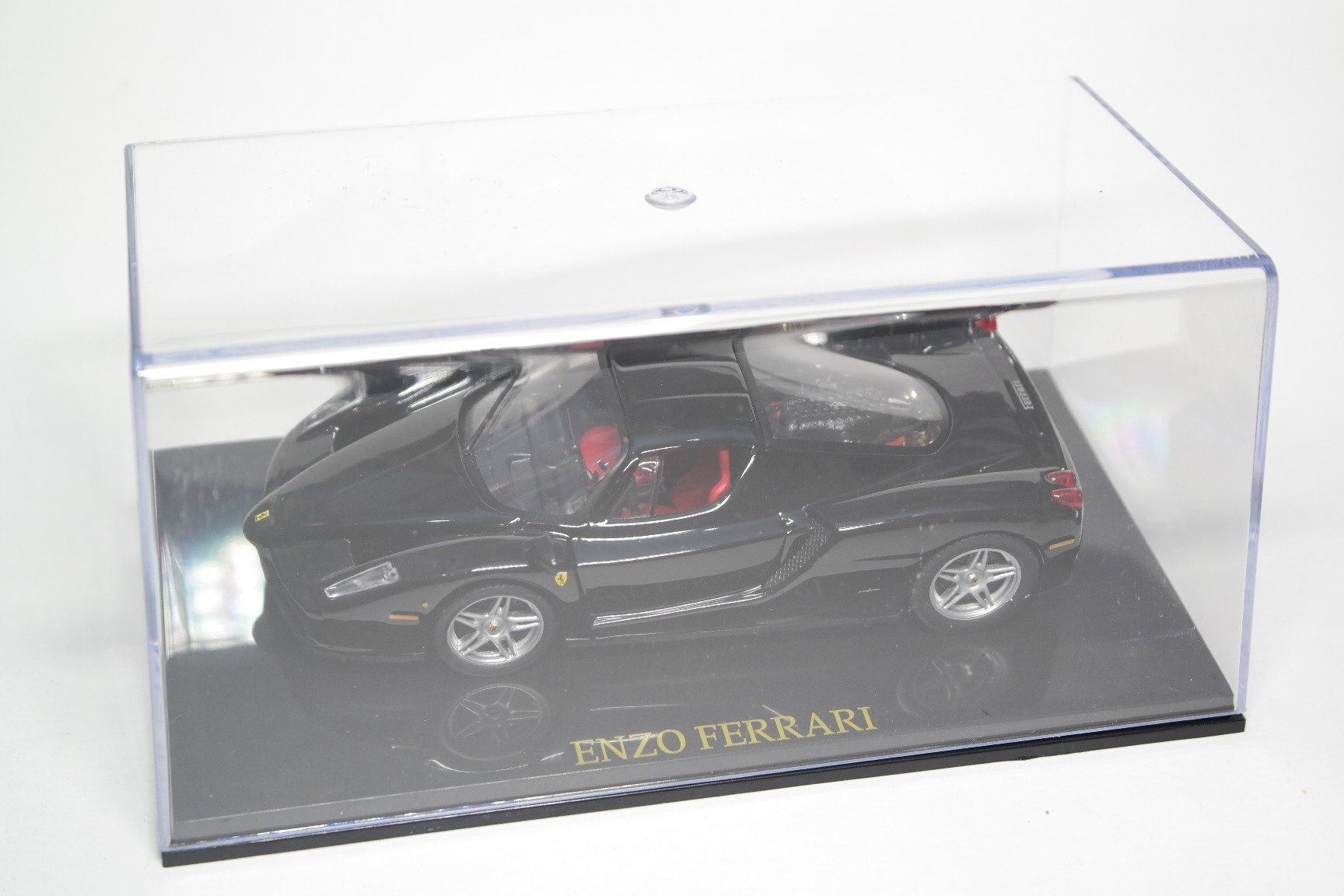 Ferrari Enzo Altaya 1/10 - Maquette Avec Vitrine - Échelle 1:10