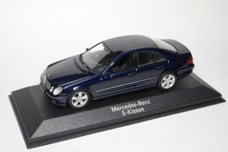 Minichamps Mercedes-Benz E-Class W211 2002 - Tansanit Blue Metallic