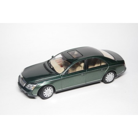 AUTOart Maybach 57 SWB Limousine W240 2002 - Ireland Dark Green Metallic/Ireland Middle Green Metallic