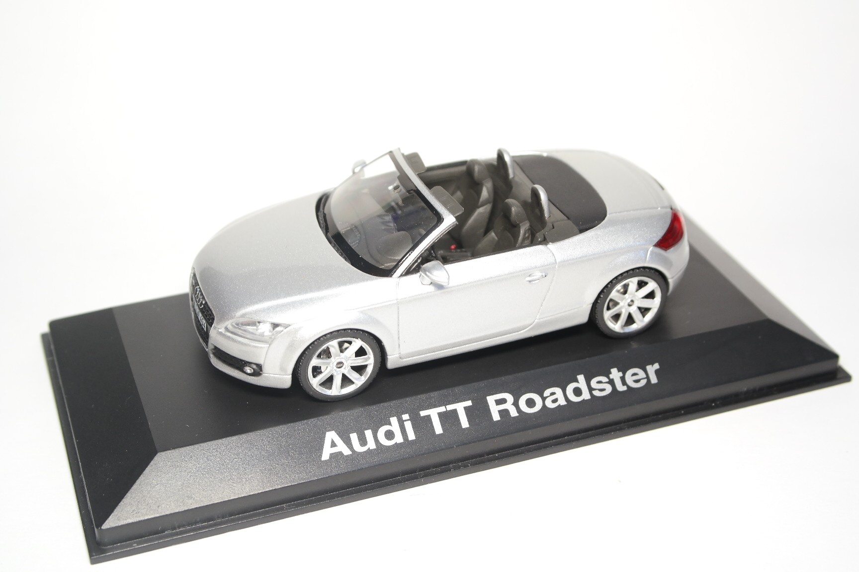 audi-tt-roadster.jpg