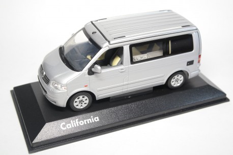 Minichamps Volkswagen California T5 Camper 2003 - Reflex Silver Metallic