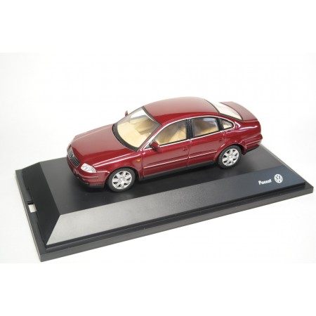 Schuco Volkswagen Passat V6 4motion Limousine B5 Facelift 2001 - Colorado Red Pearl
