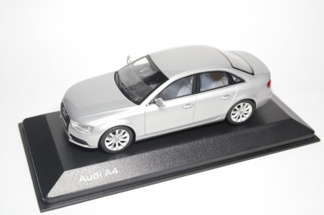 Minichamps Audi A4 Limousine B8 Facelift 2012 - Ice Silver Metallic