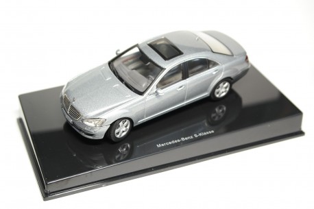AUTOart Mercedes-Benz S-Class W221 2005 - Andorite Grey Metallic