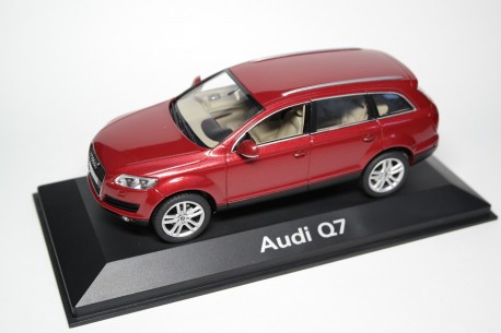 Schuco Audi Q7 V8 4.2 FSI quattro 4L 2005 - Garnet Red Pearl Effect