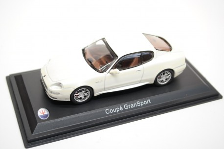 Leo Models Maserati Coupé GranSport 2005 - Bianco Fuji Pearlescent
