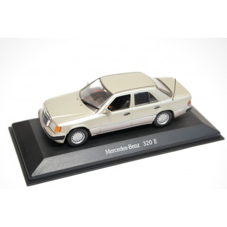 Minichamps Mercedes-Benz 320 E W124 MOPF 1992 - Smoke Silver Metallic
