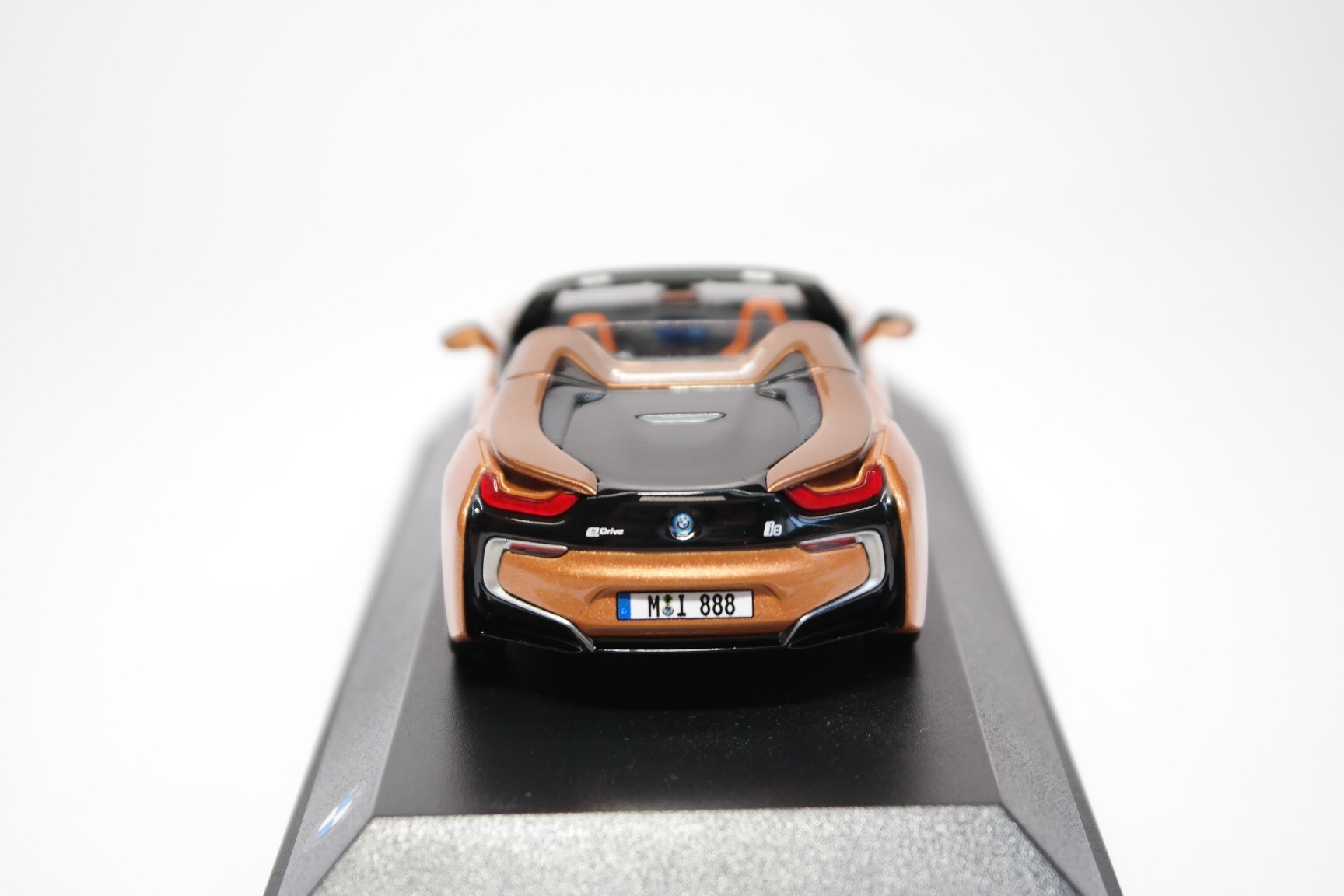 BMW i8 Roadster - Diecast Ukraine