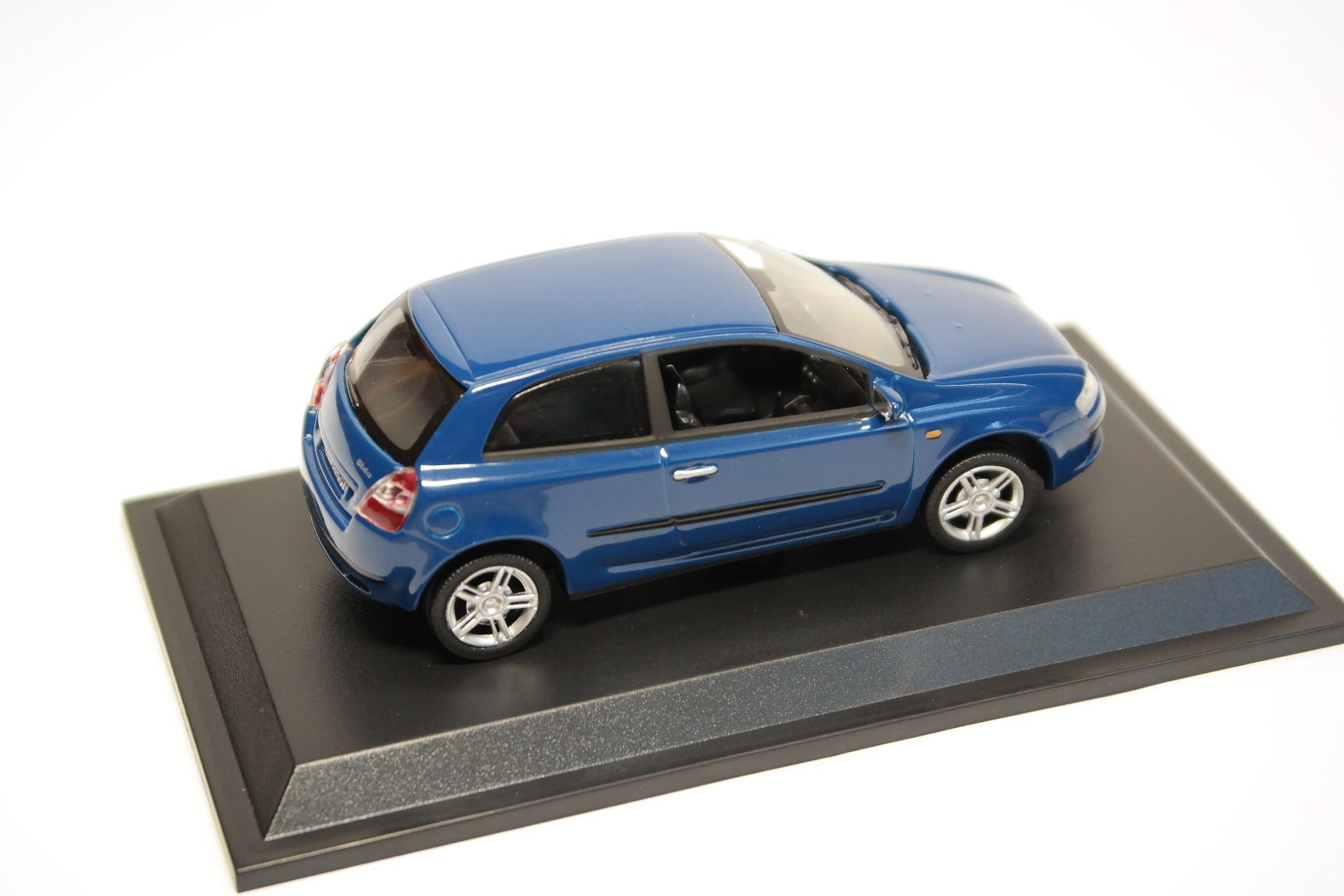 Miniature Norev Fiat Stilo – échelle 1/43 – Occasion (bon état)
