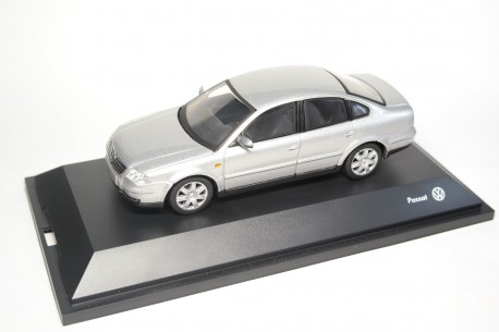 Schuco Volkswagen Passat V6 4motion Limousine B5 Facelift 2001 - Satin Silver Metallic