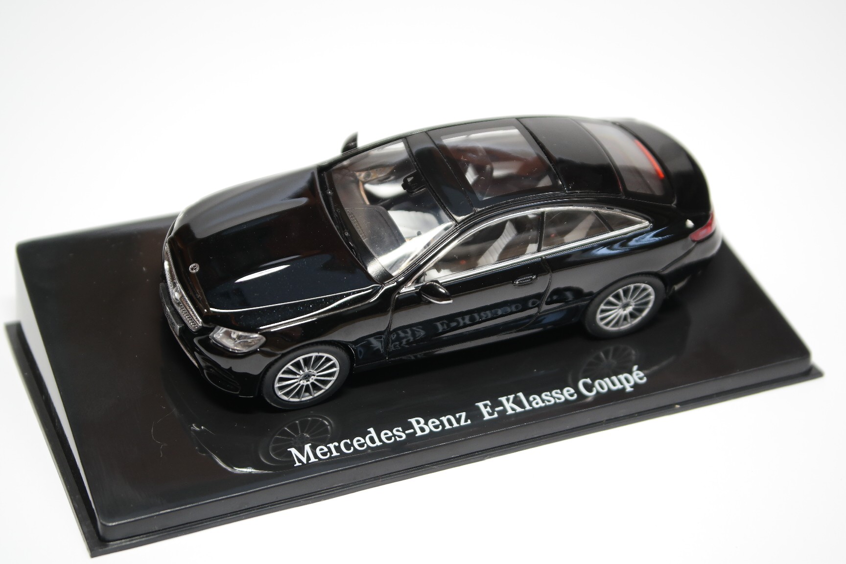 ヨ*シ様 Norev Mercedes-Benz E klasse coupe Mercedes-Benz E-Class Coupé - Diecast Ukraine