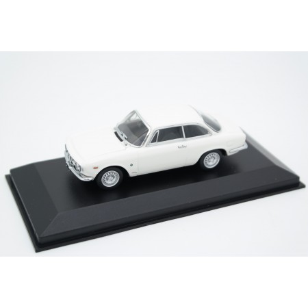 Maxichamps Alfa Romeo Giulia Sprint GTA 1965 - Hawthorne White