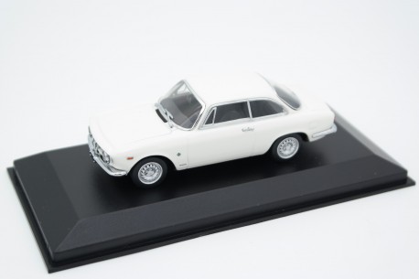 Maxichamps Alfa Romeo Giulia Sprint GTA 1965 - Hawthorne White