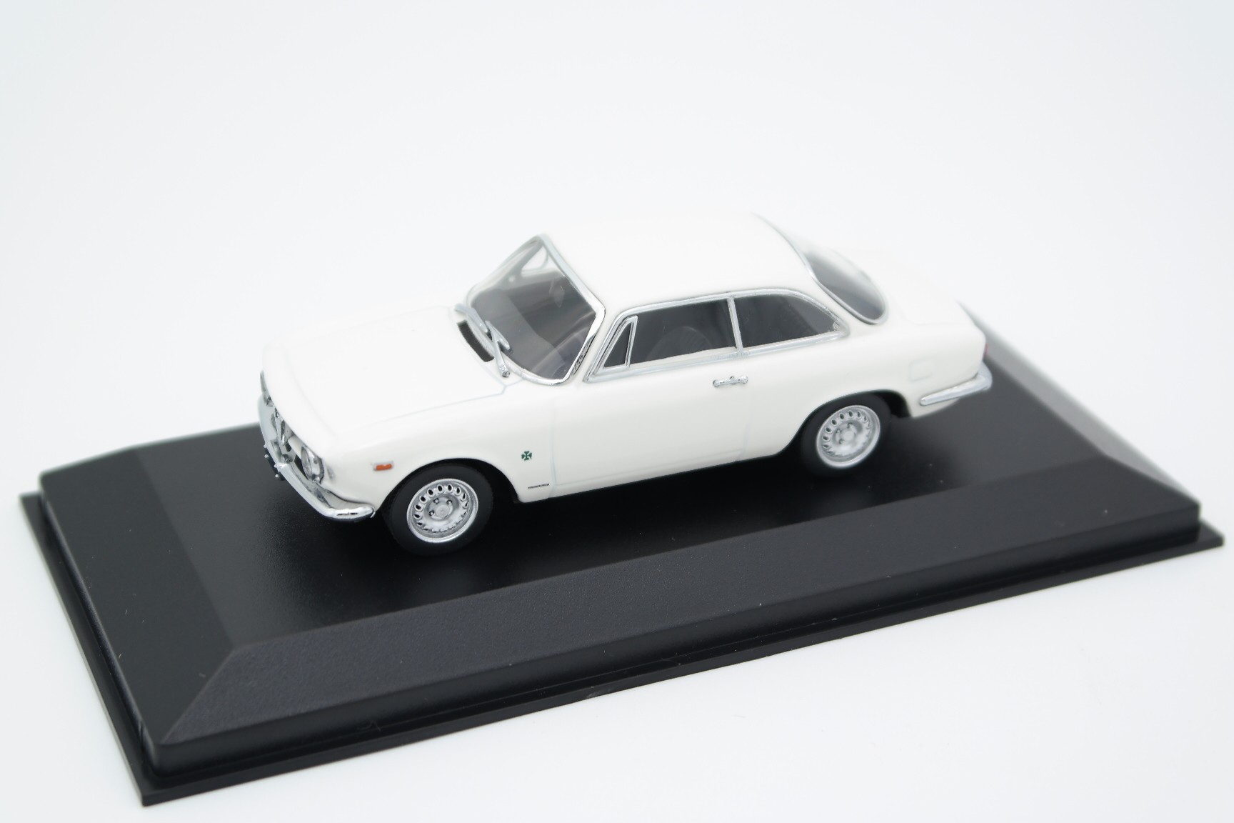 Alfa Romeo Giulia Sprint GTA - Diecast Ukraine