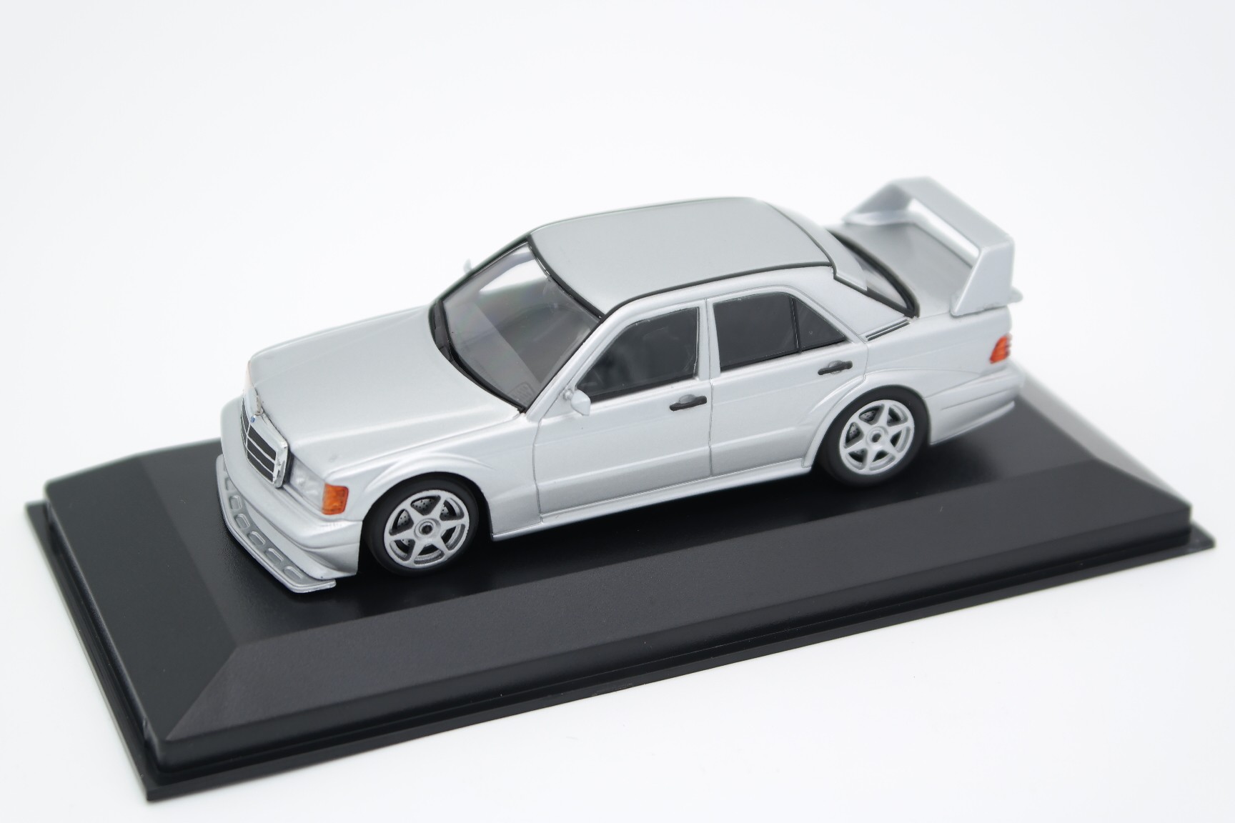 mercedes-benz-190e-25-16-evo-2.jpg