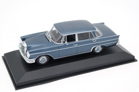 Maxichamps Mercedes-Benz 300 SE Long W112.015 1963 - Blue Poly Metallic
