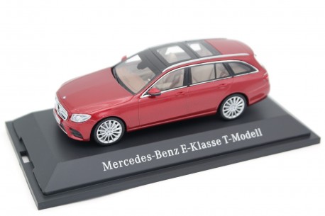 Kyosho Mercedes-Benz E-Class T-Model AMG Line S213 2016 - Designo Hyacinth Red Metallic