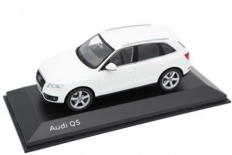 Schuco Audi Q5 3.0 TDI 8R 2008 - Ibis White